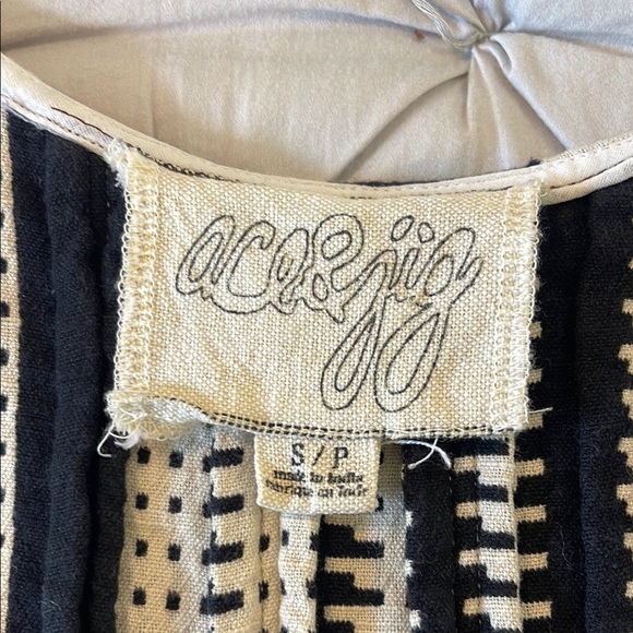 Ace & Jig Black and Cream Boxy Pleated Blouse - Picture 2 of 2